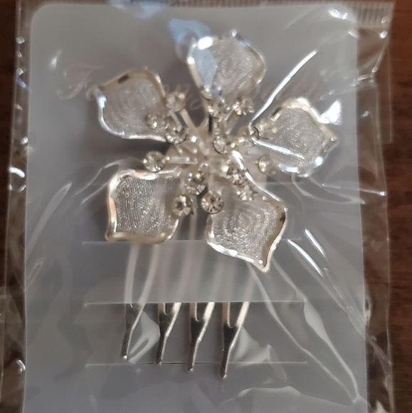 NWT Pair of Matching Small Hair Combs - Picture 2 of 3